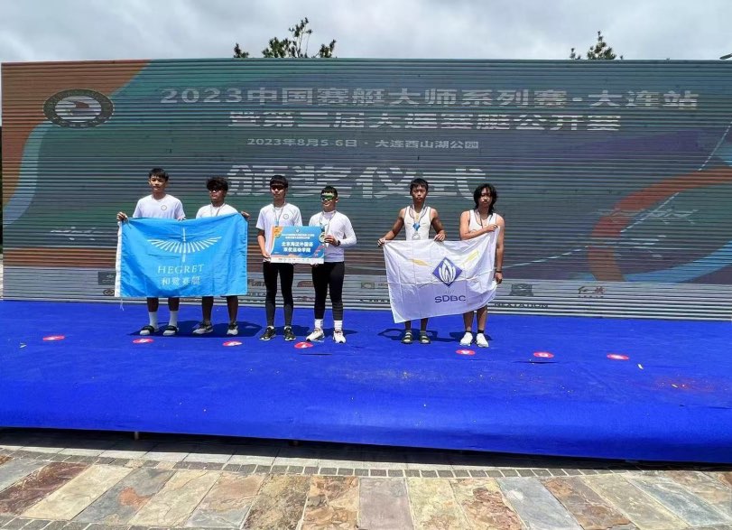 hongrunxuexiaolinianchengjijizhaopian28.jpg