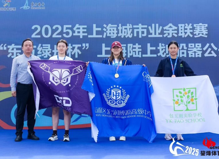 hongrunxuexiaolinianchengjijizhaopian325.jpg